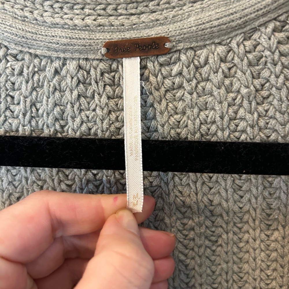 Very oversized free people sweater size medium - Picture 3 of 4